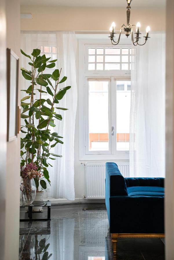 Spacious & Artistic Retro 2Bd Apt With Sauna 아테네 외부 사진